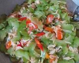 Foto langkah ke 4 dari resep Tumis pare udang rebon👌.