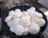 A picture of step 9 of Cloud-like meringue cookies.