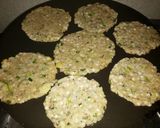 A picture of step 6 of Sabudana thalipeeth.