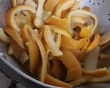 Foto del paso 2 de la receta: Cáscaras de naranjas confitadas