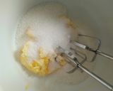 Foto langkah ke 2 dari resep Vanilla Cupcake.