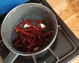 Foto del paso 1 de la receta: Chile para pozole rápido y fácil