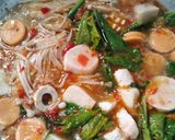 Foto langkah ke 4 dari resep Seblak Jamur Enoki 🍲.