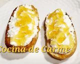 Foto del paso 5 de la receta: Tostadas con mermelada de naranja, requesón y miel de flores