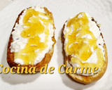 Foto del paso 5 de la receta: Tostadas con mermelada de naranja, requesón y miel de flores