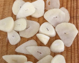 Foto del paso 3 de la receta: Olleta de bacalao con ajos y berenjena frita
