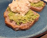 Une image de l'étape 3 de Toast avocat surimi.