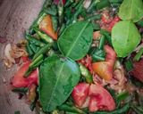 Foto langkah ke 7 dari resep Tumis Tahu Tempe Cabe Ijo.