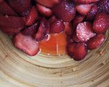 Foto del paso 4 de la receta: Postre en copas de frutillas, súper fácil