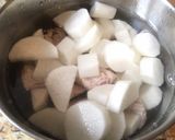 A picture of step 3 of Pork rib radish soup with coriander 🌿.