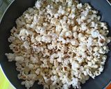 Foto langkah ke 2 dari resep 46. Popcorn Salty Vegetarian.