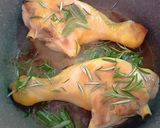 Foto del passaggio 2 della ricetta Pollo e patate con salvia e rosmarino cottura in padella