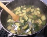 Une image de l'étape 7 de Velouté de courgettes et pommes de terre à la crème.