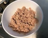 A picture of step 3 of Marinated Celery Salad with Tuna and Lemon.