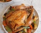Foto langkah ke 4 dari resep Roasted Chicken with Vegetables and gravy.