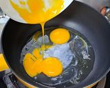 A picture of step 4 of Soft Oyster Omelet (Restaurant Style).