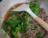 รูปขั้นตอนการทำที่ 3 ของ ผัดเต้าหู้ หมูสับ ขึ้นฉ่าย