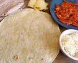 Foto del paso 1 de la receta: Tortillas de trigo rellenas de jamón y quesos al orégano