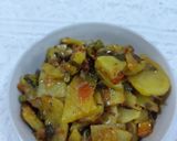 A picture of step 4 of Potato with spring onion.