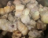 Hình bước làm 1 của món Thịt sườn non kho trứng, nước dừa