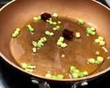 Foto del paso 1 de la receta: Tortilla de queso y ajetes con trufa y un toque picante 🌶😏