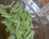 Foto langkah ke 1 dari resep Tumis Mentimun Telur.