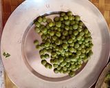A picture of step 1 of Saag with egg fry.