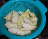 Foto del paso 3 de la receta: Chuletas de cerdo a la plancha con papas salteadas y pimientos asados