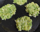 Foto del paso 3 de la receta: Tortitas de brócoli, patata y queso