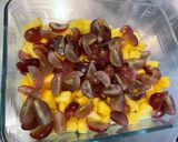 Une image de l'étape 5 de Salade de fruits rouges, ananas et raisin.