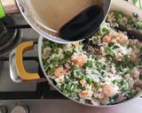 Foto del paso 9 de la receta: Arroz con camarones arvejas y salsa de soja