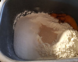 Foto del paso 1 de la receta: Medialunas de manteca con kéfir (masa en panetera)