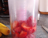 Foto del paso 2 de la receta: Batido de fresa y plátano fácil