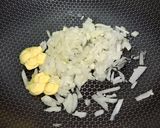 รูปขั้นตอนการทำที่ 2 ของ สปาเก็ตตี้หมูสับซอสมะเขือเทศ