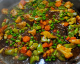 Foto del paso 7 de la receta: Arroz con menestra imperial, chorizo salteado y pollo o conejo