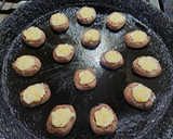 Foto del paso 2 de la receta: Pepas de cacao con dulce de peras express sin manteca