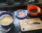 Foto del paso 1 de la receta: Spaguettis con gambas y espinacas