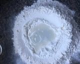 Foto del paso 1 de la receta: Masa de churrinches original chilena con forma de medialuna