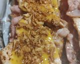 Foto del paso 5 de la receta: Tostadas de bacon, pollo, cebolla y miel/mostaza