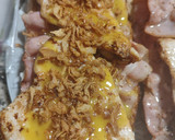 Foto del paso 5 de la receta: Tostadas de bacon, pollo, cebolla y miel/mostaza
