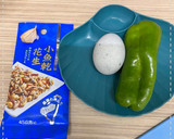 青椒皮蛋炒花生小魚乾的食譜步驟1照片