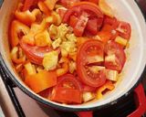 Csirkemellfilé pörkölt nokedlivel recept fázis 2 fotója