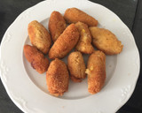 Foto del paso 4 de la receta: Croquetas de carne con ensalada de tomate y aguacate 🥑 🍅 y pimientos de Padrón