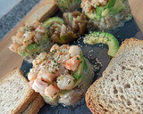 Foto del paso 6 de la receta: Tartar de atún🐟, gambas🦐 y aguacate🥑