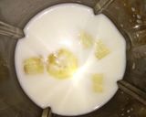 Foto langkah ke 2 dari resep Banana Milkshake.
