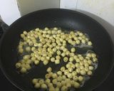 Hình bước làm 2 của món Hạt sen chiên phô mai