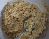 Foto langkah ke 2 dari resep Bola-bola mie instant.