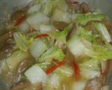 Foto langkah ke 4 dari resep Tumis Sawi Putih dan Bakso.