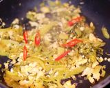 รูปขั้นตอนการทำที่ 5 ของ “ผักกาดดองผัดไข่” ตราชฎา