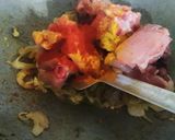A picture of step 1 of Capsicum chicken.